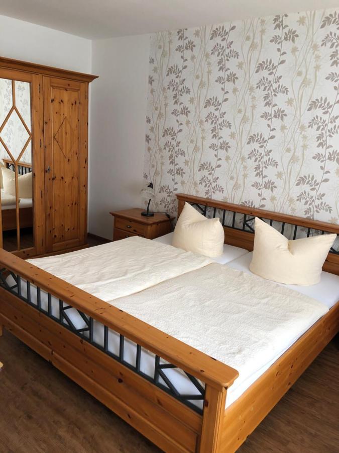 Wein Und Gaestehaus Huels Krov Bagian luar foto