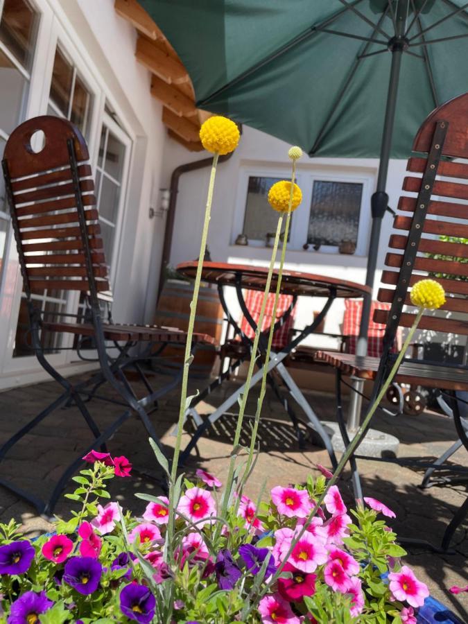Wein Und Gaestehaus Huels Krov Bagian luar foto